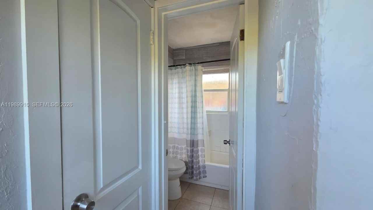 1430 Nw 7th St - Photo 7 of 13