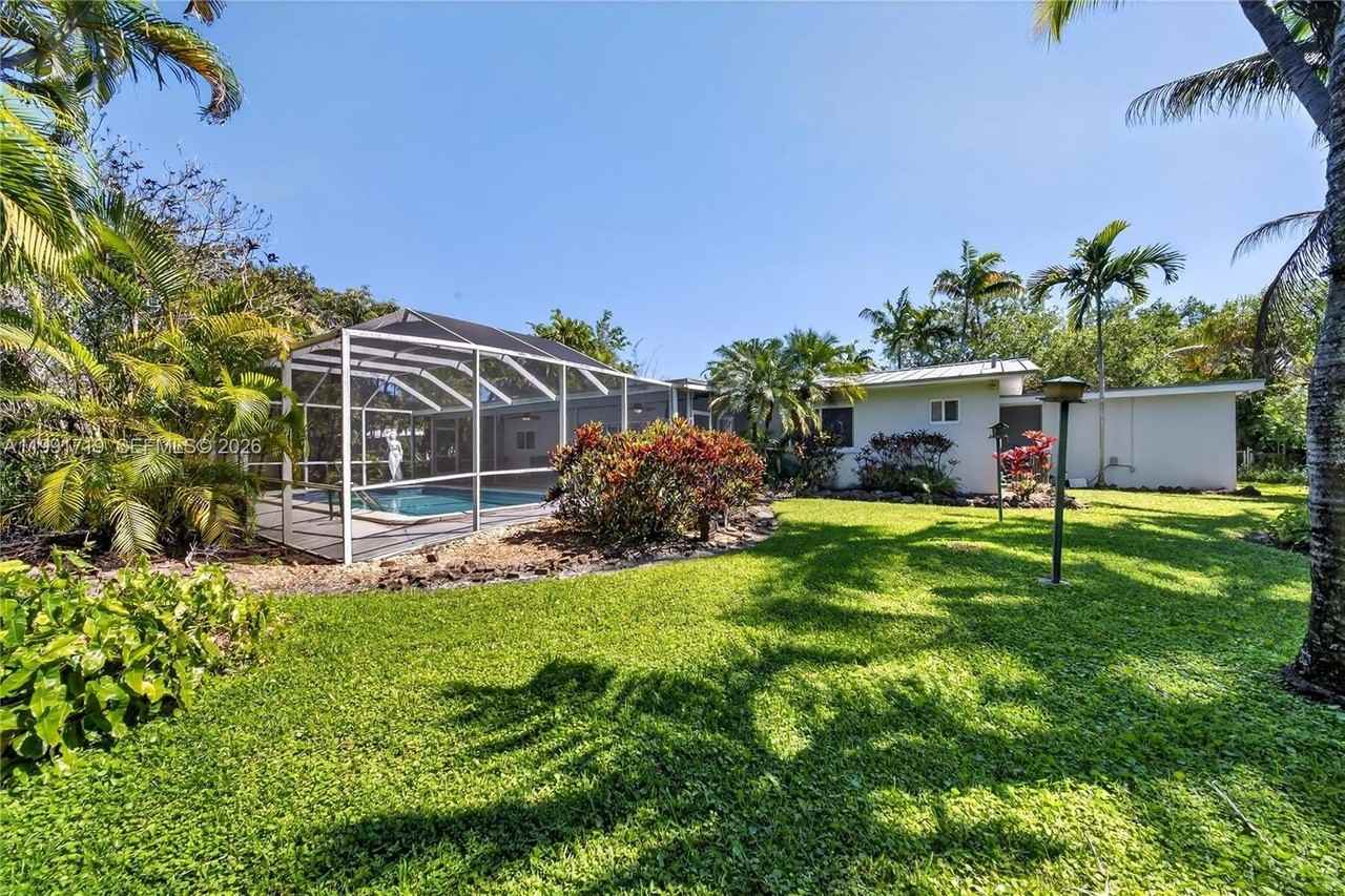 10142 Sw 79th Ave - Photo 2 of 50