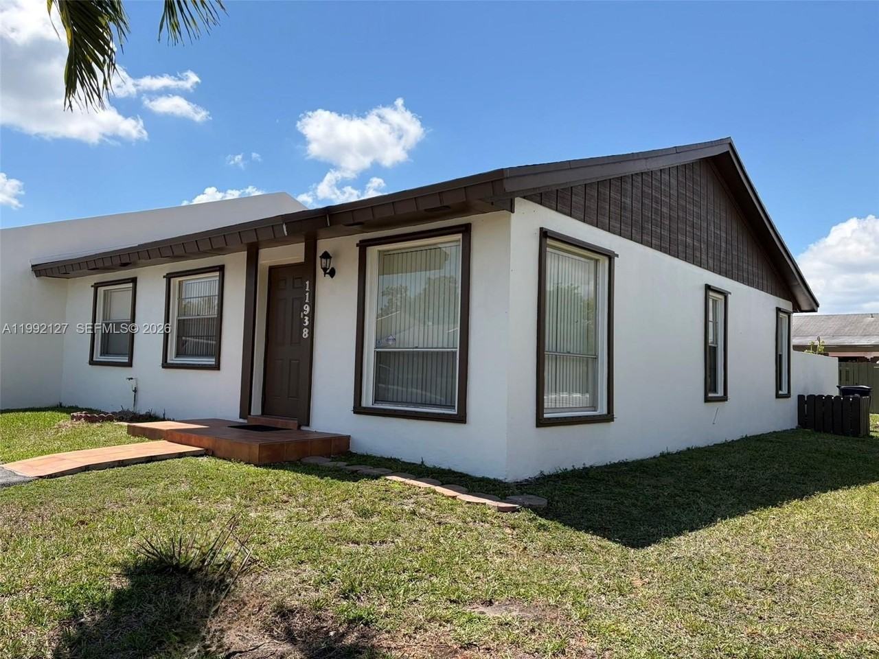 11938 Sw 122nd Ct - Photo 2 of 38