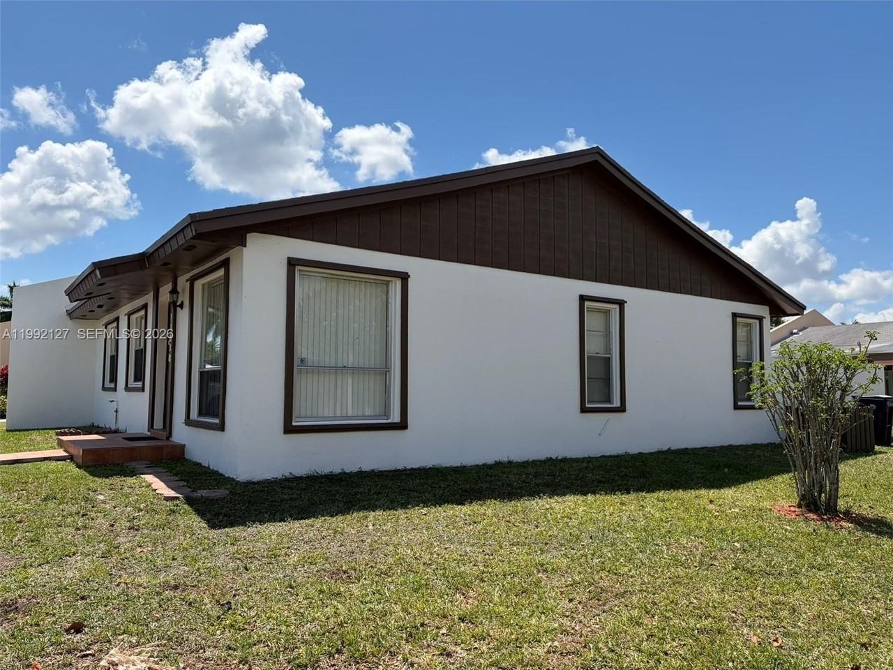 11938 Sw 122nd Ct - Photo 3 of 38