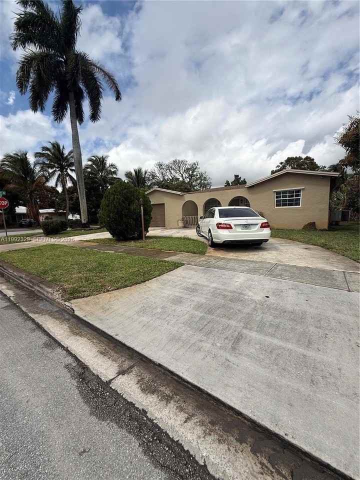 4998 Sw 8th Ct - Photo 3 of 24