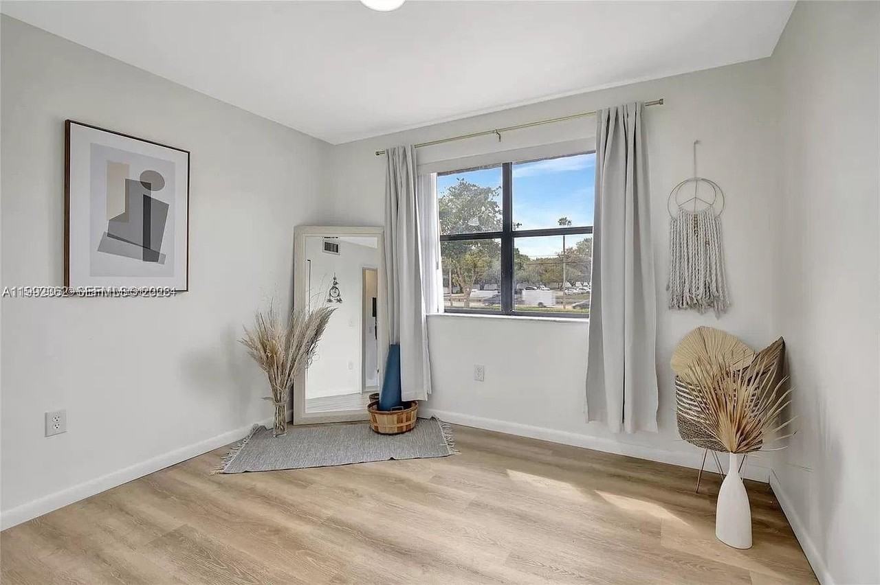 561 Nw 100th Pl #201 - Photo 5 of 28