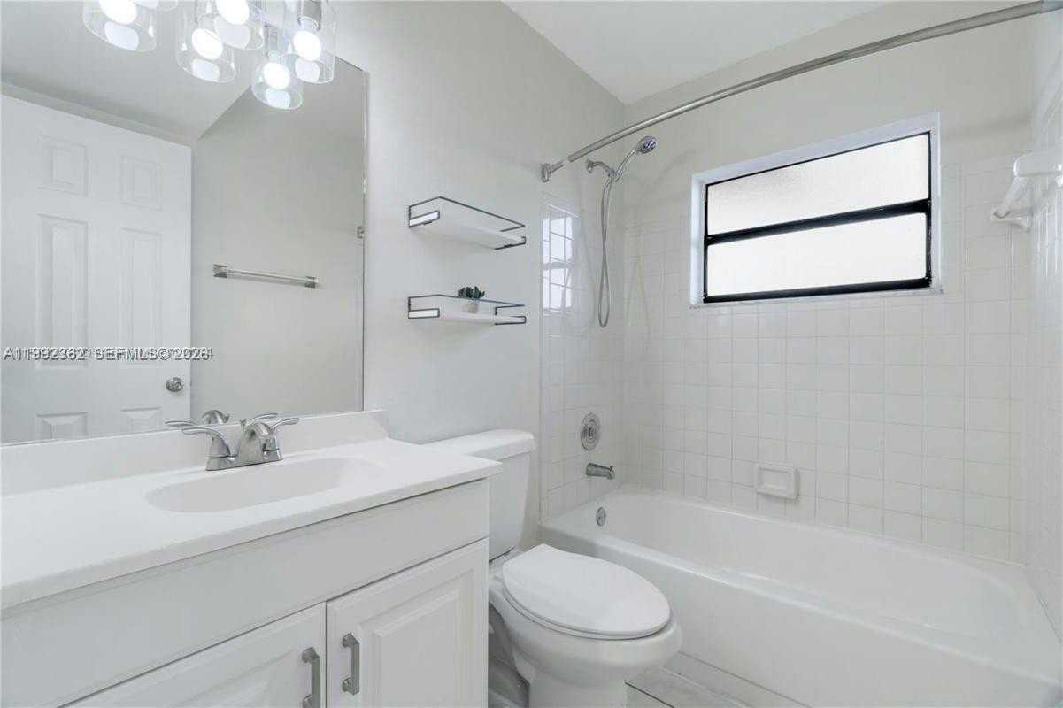 561 Nw 100th Pl #201 - Photo 6 of 28