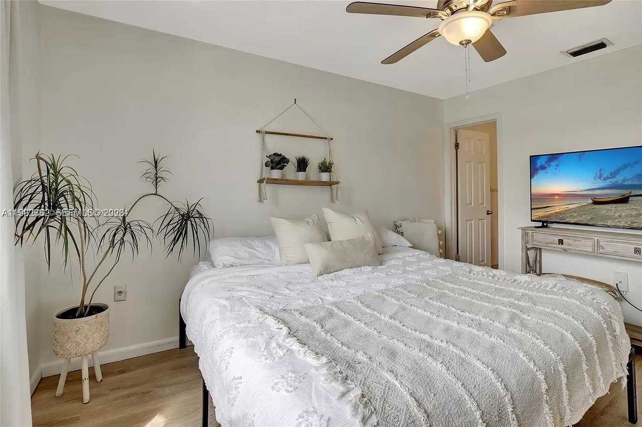 561 Nw 100th Pl #201 - Photo 7 of 28