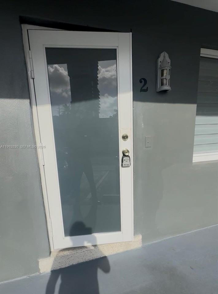 920 Se 2nd Ave #2 - Photo 4 of 17