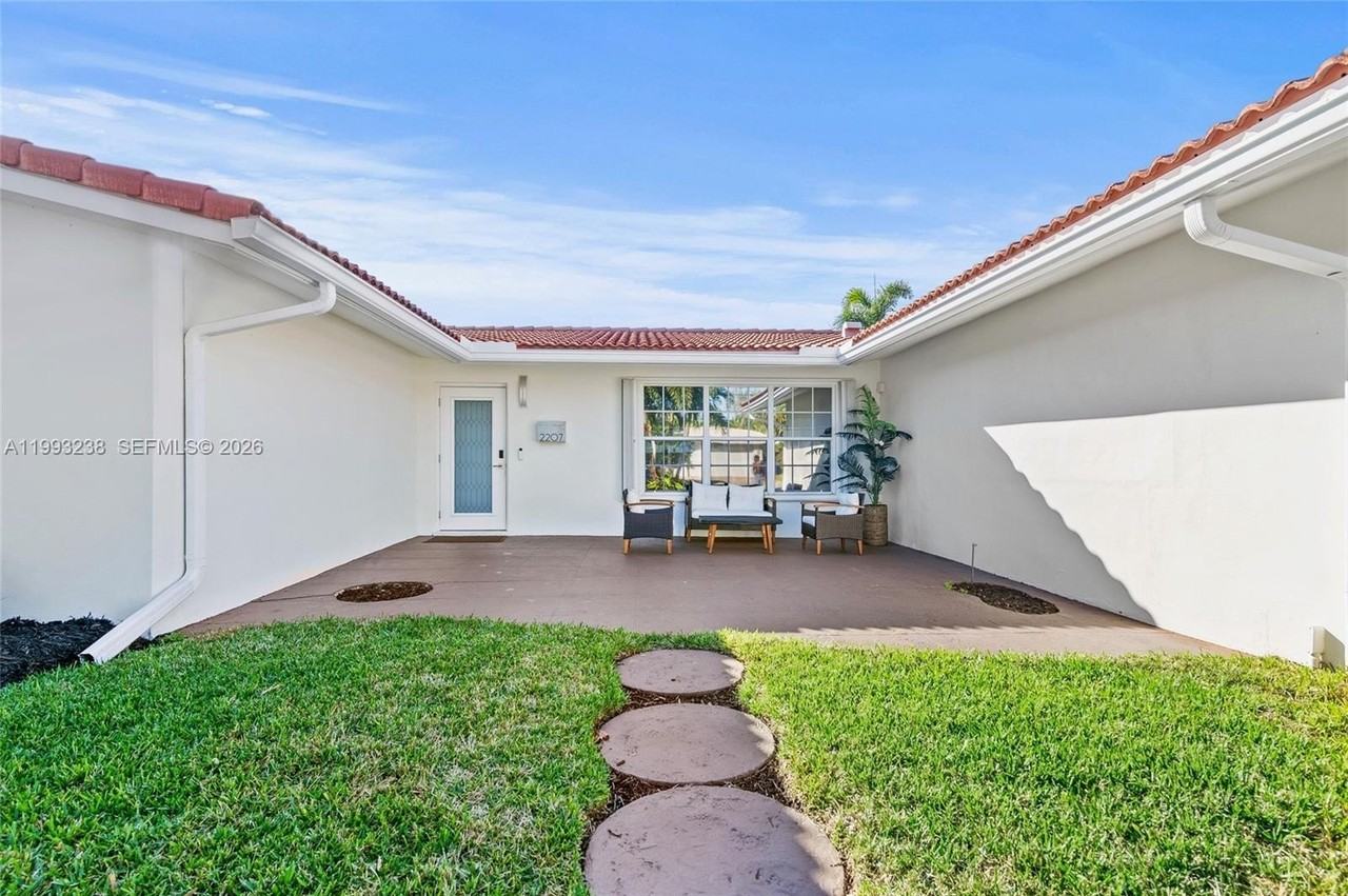 2207 Ne 16th Ave - Photo 3 of 49