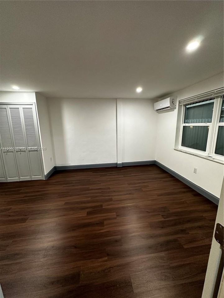 571 Sw 71st Pl #1 - Photo 3 of 13