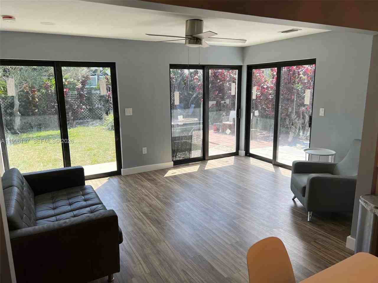 234 Avalon Ave - Photo 5 of 19