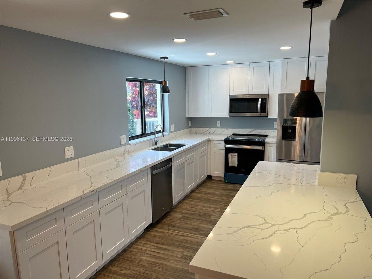 234 Avalon Ave - Photo 7 of 19