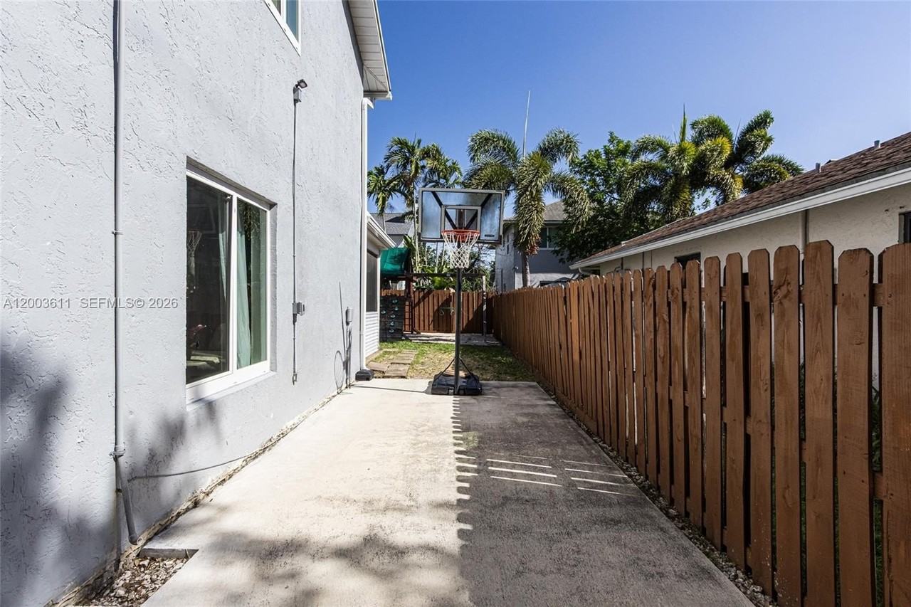 7941 Nw 3rd Pl - Photo 6 of 50