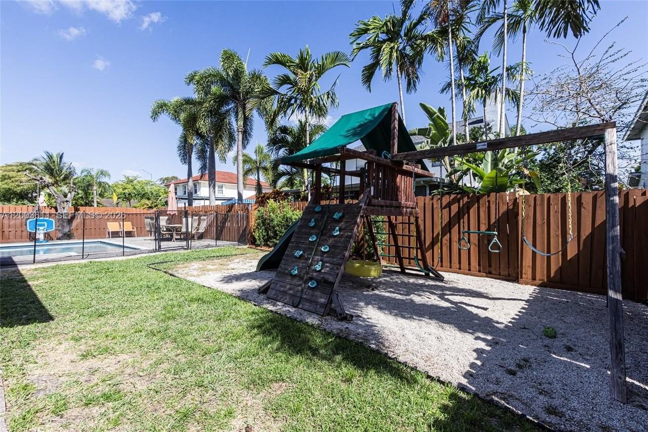 7941 Nw 3rd Pl - Photo 7 of 50