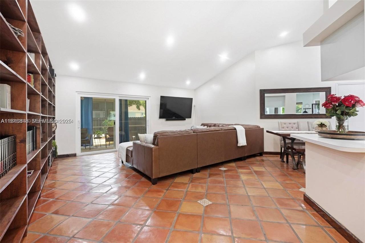 301 Northwest 78th Avenue - Photo 2 of 36