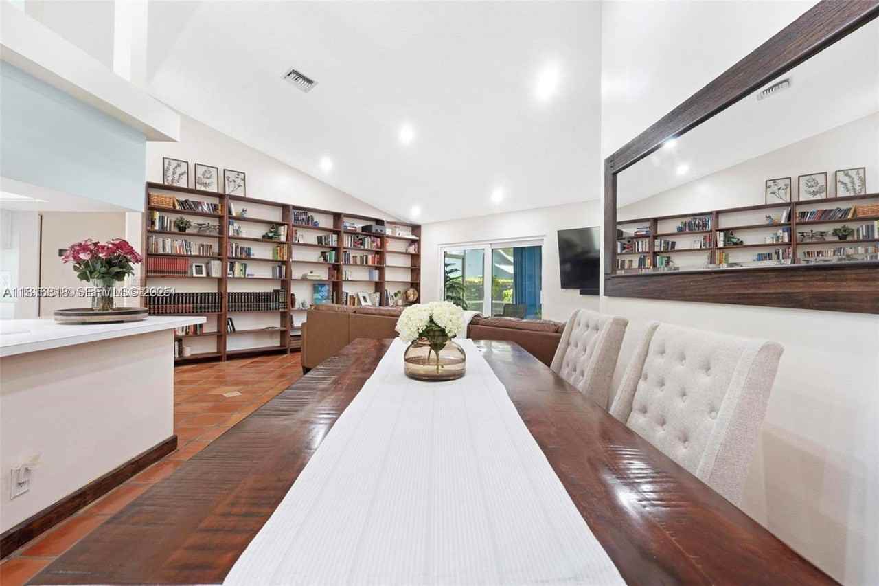 301 Northwest 78th Avenue - Photo 3 of 36