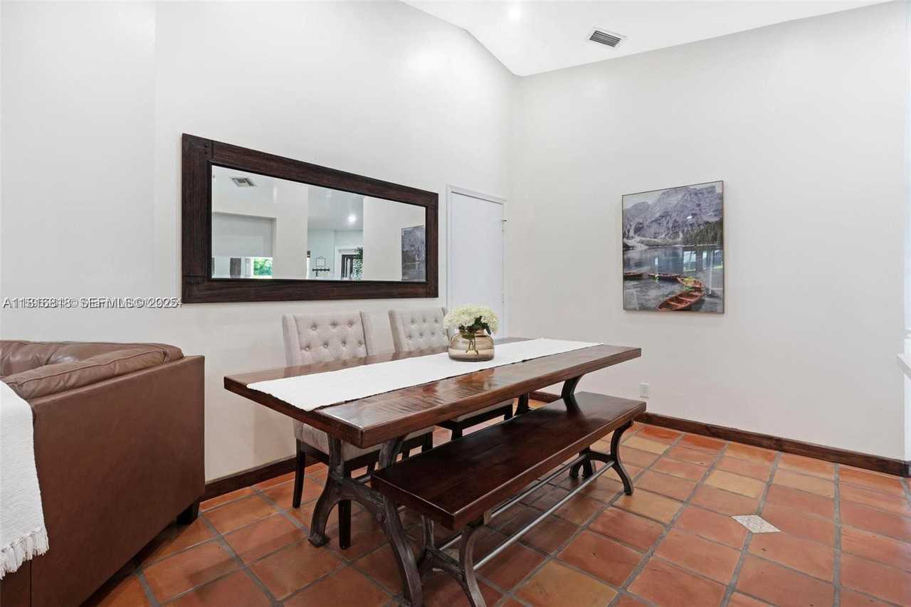 301 Northwest 78th Avenue - Photo 6 of 36