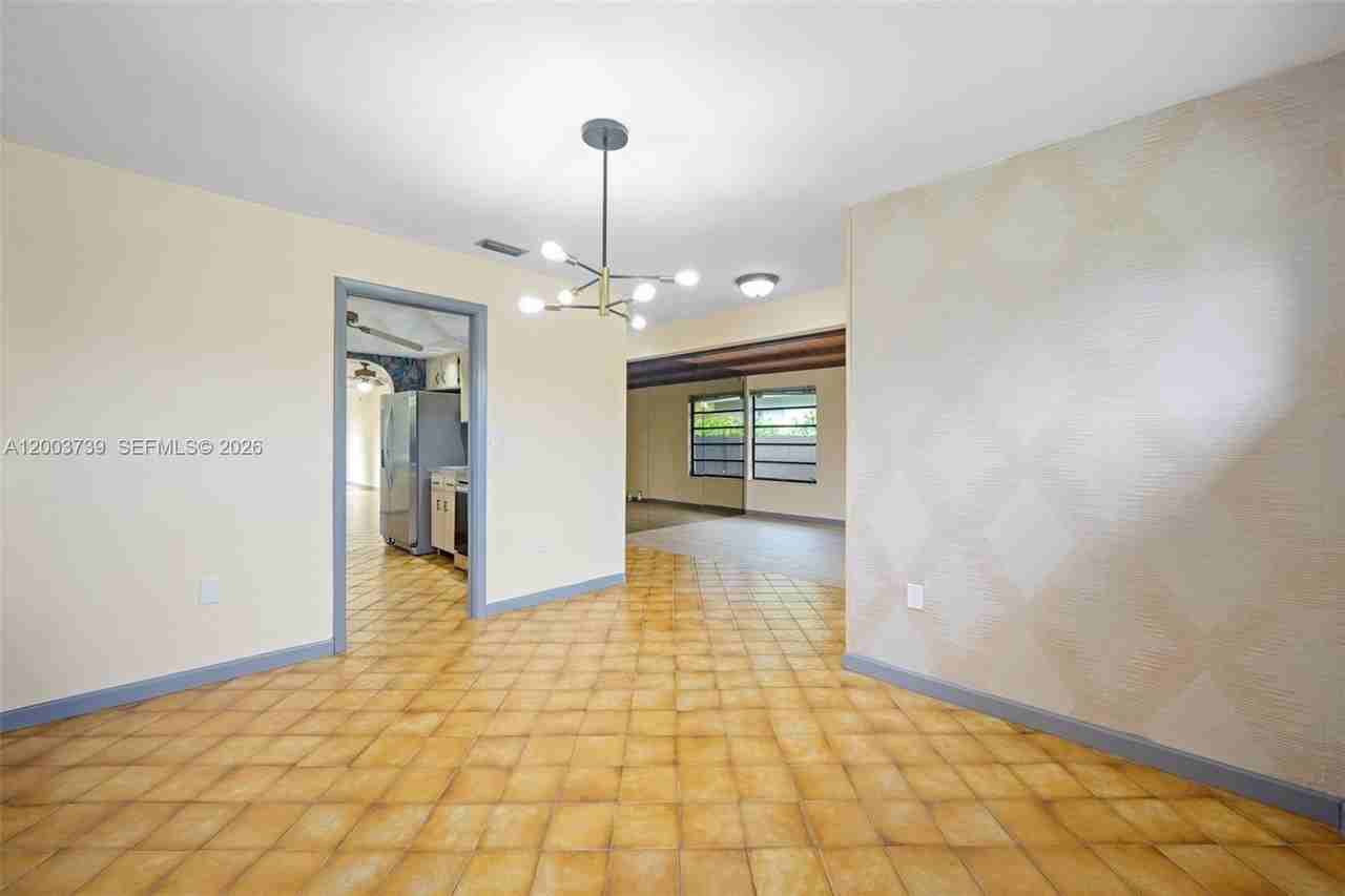 5746 Sw 53rd Ter - Photo 5 of 24