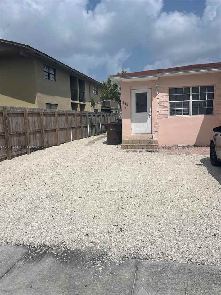 317 E 8th St #3 - Photo 2 of 19