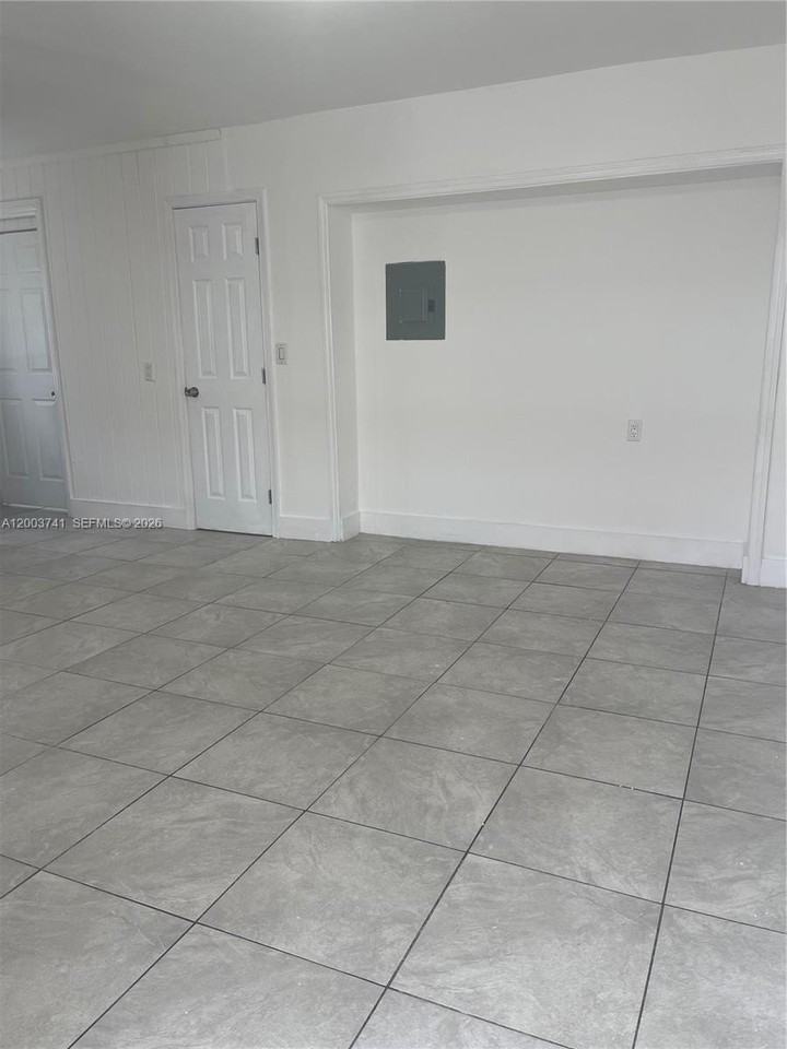 317 E 8th St #3 - Photo 6 of 19