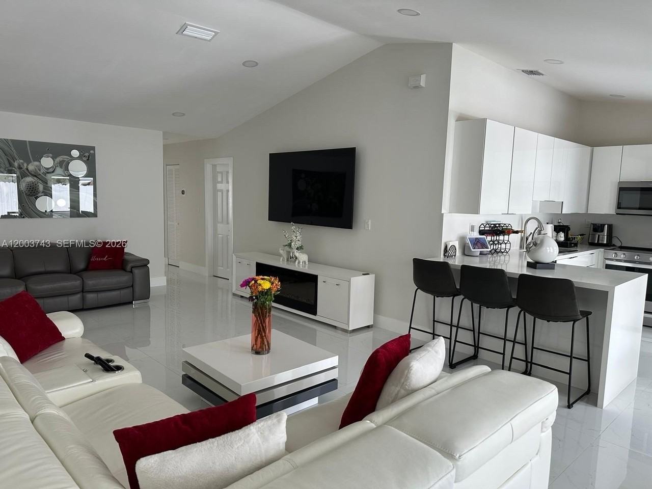 14318 Sw 183rd St - Photo 4 of 10