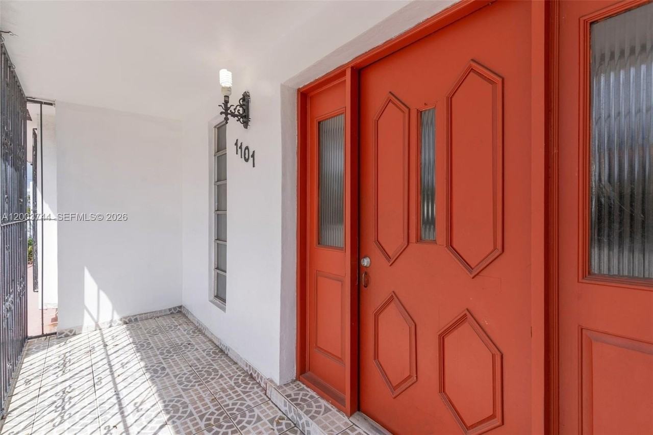 1101 Sw 17th Ave #0 - Photo 2 of 14