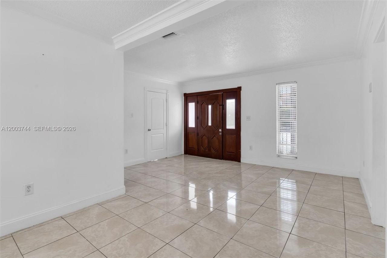 1101 Sw 17th Ave #0 - Photo 5 of 14