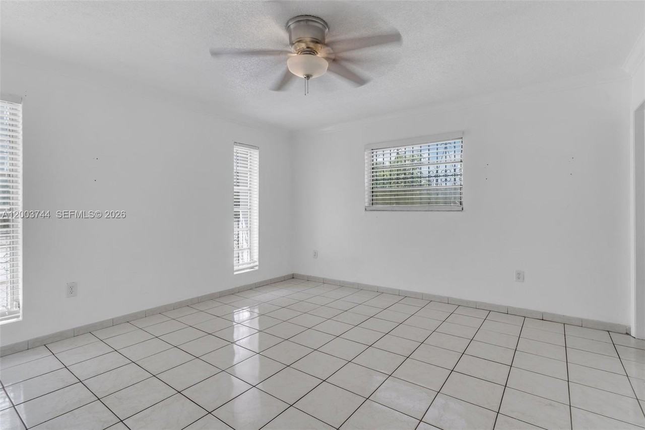 1101 Sw 17th Ave #0 - Photo 6 of 14