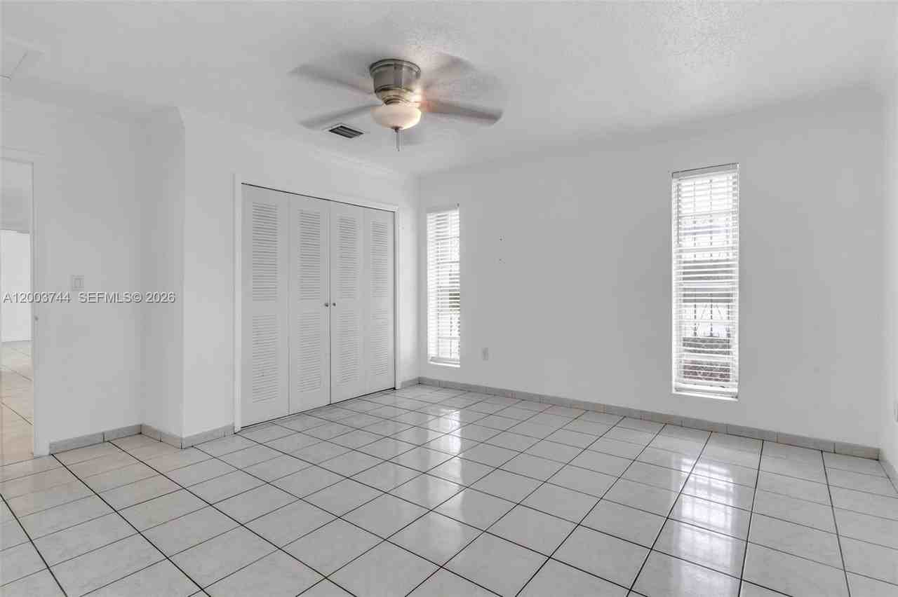 1101 Sw 17th Ave #0 - Photo 7 of 14