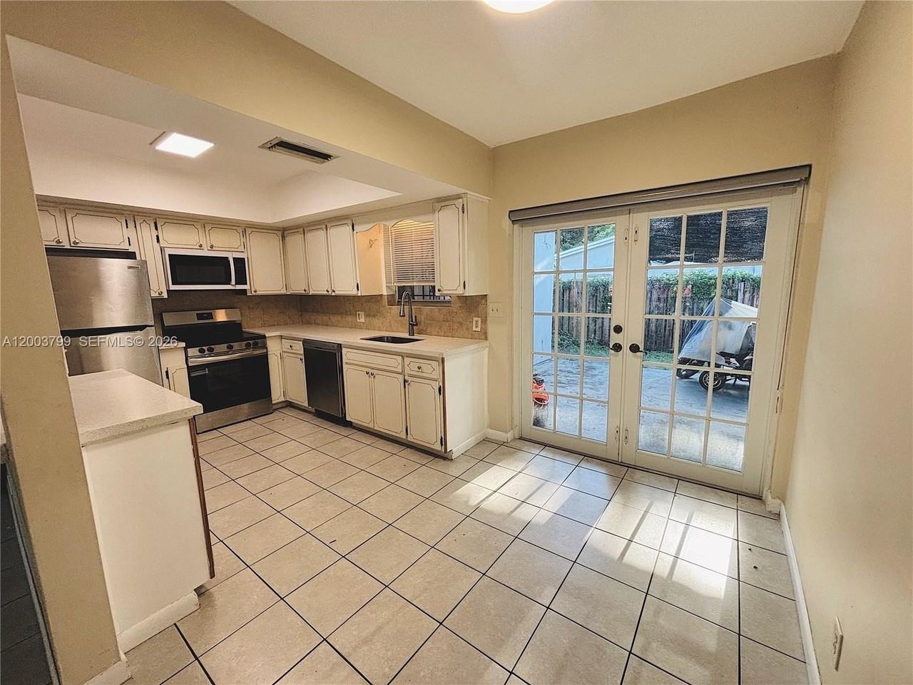 1050 Sw 2nd Ave #1050 - Photo 3 of 10