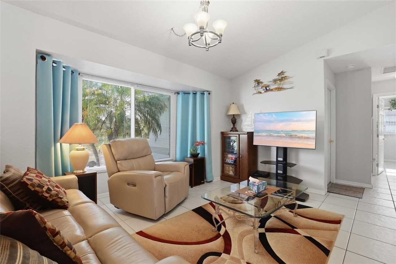 3401 Moravia Ave - Photo 5 of 40