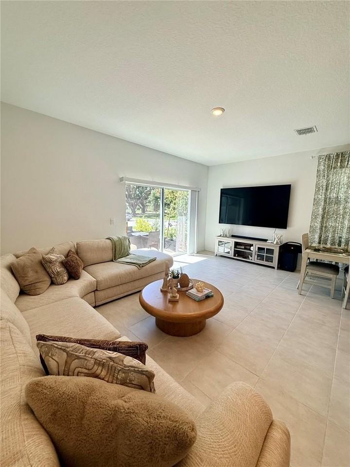 1422 Anchor Bend Way - Photo 6 of 37