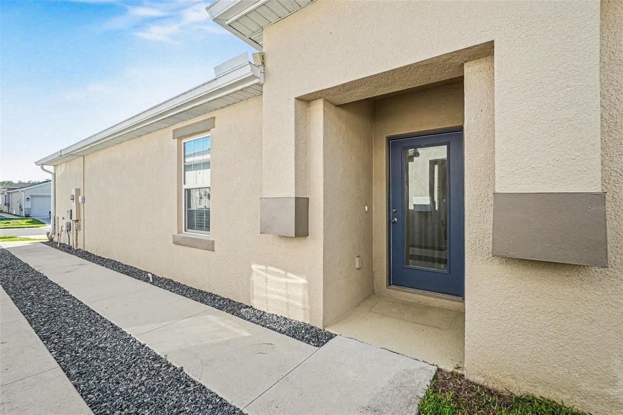 18267 Turning Leaf Cir - Photo 3 of 38