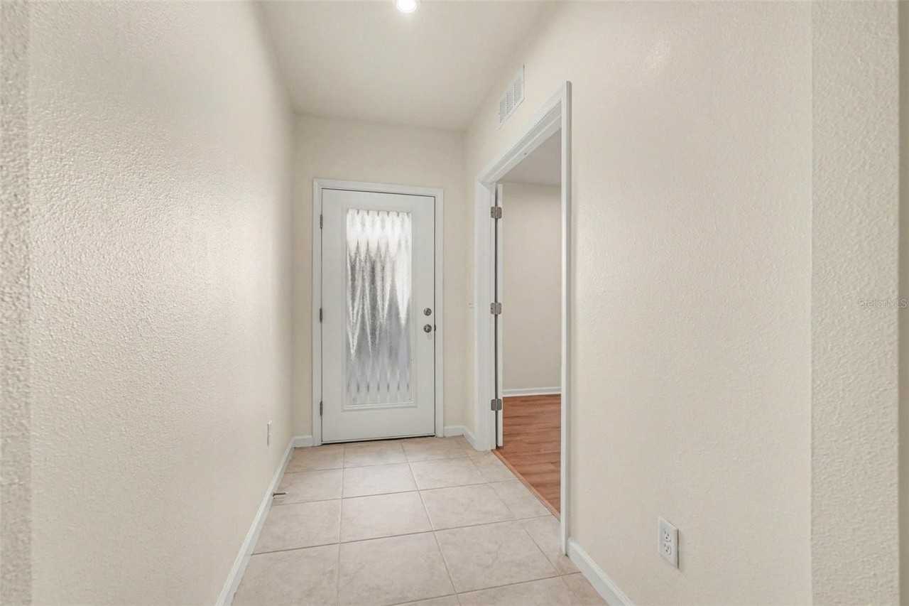 18267 Turning Leaf Cir - Photo 5 of 38