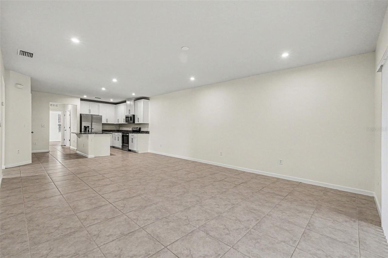 18267 Turning Leaf Cir - Photo 7 of 38