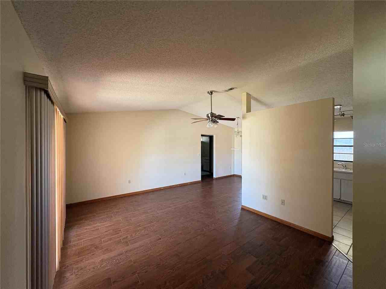 3052 Salton St - Photo 4 of 17