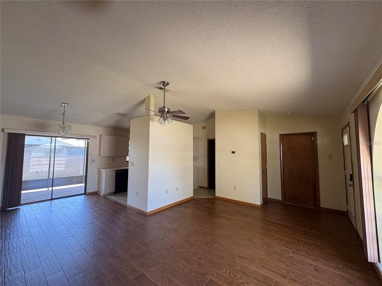 3052 Salton St - Photo 6 of 17