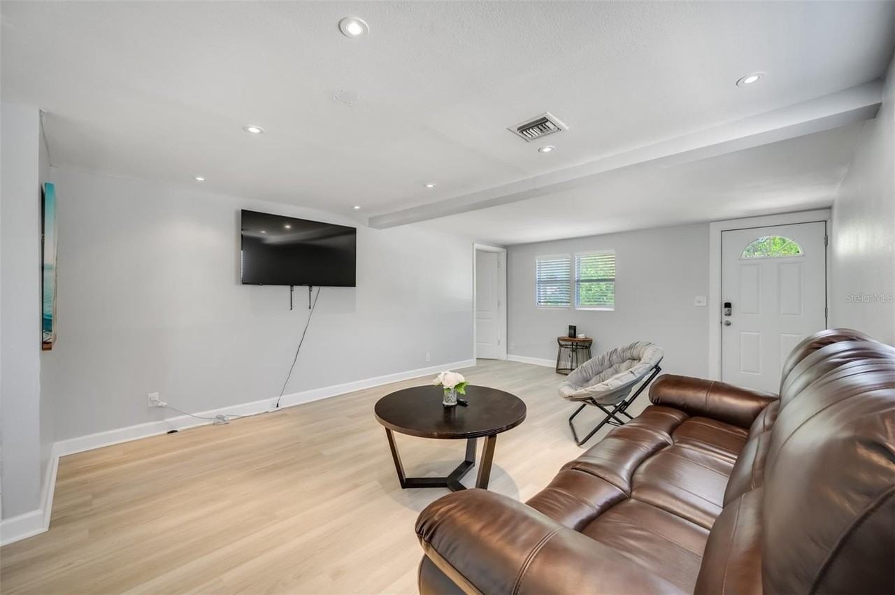 1601 Palm Way - Photo 5 of 25