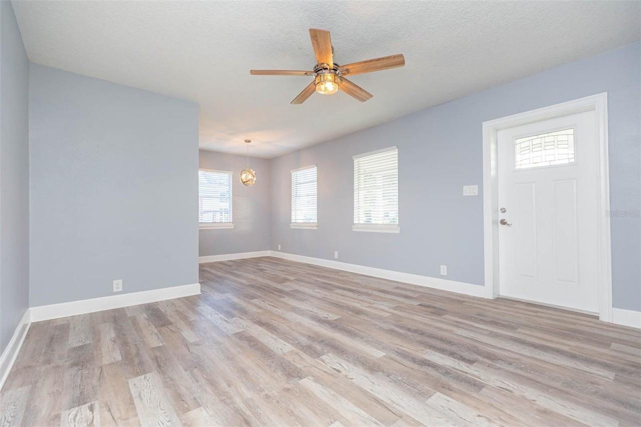 3911 W Tyson Ave - Photo 2 of 21