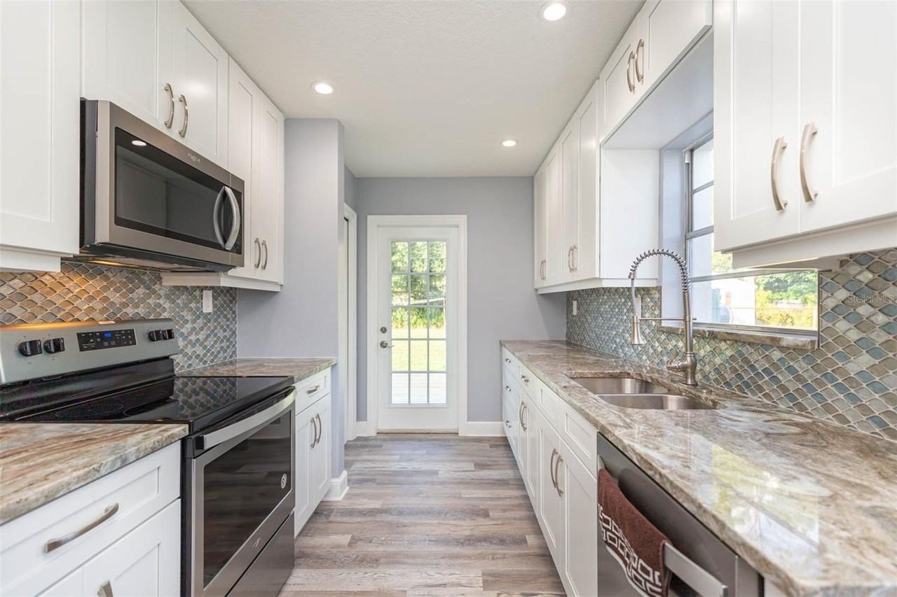 3911 W Tyson Ave - Photo 4 of 21