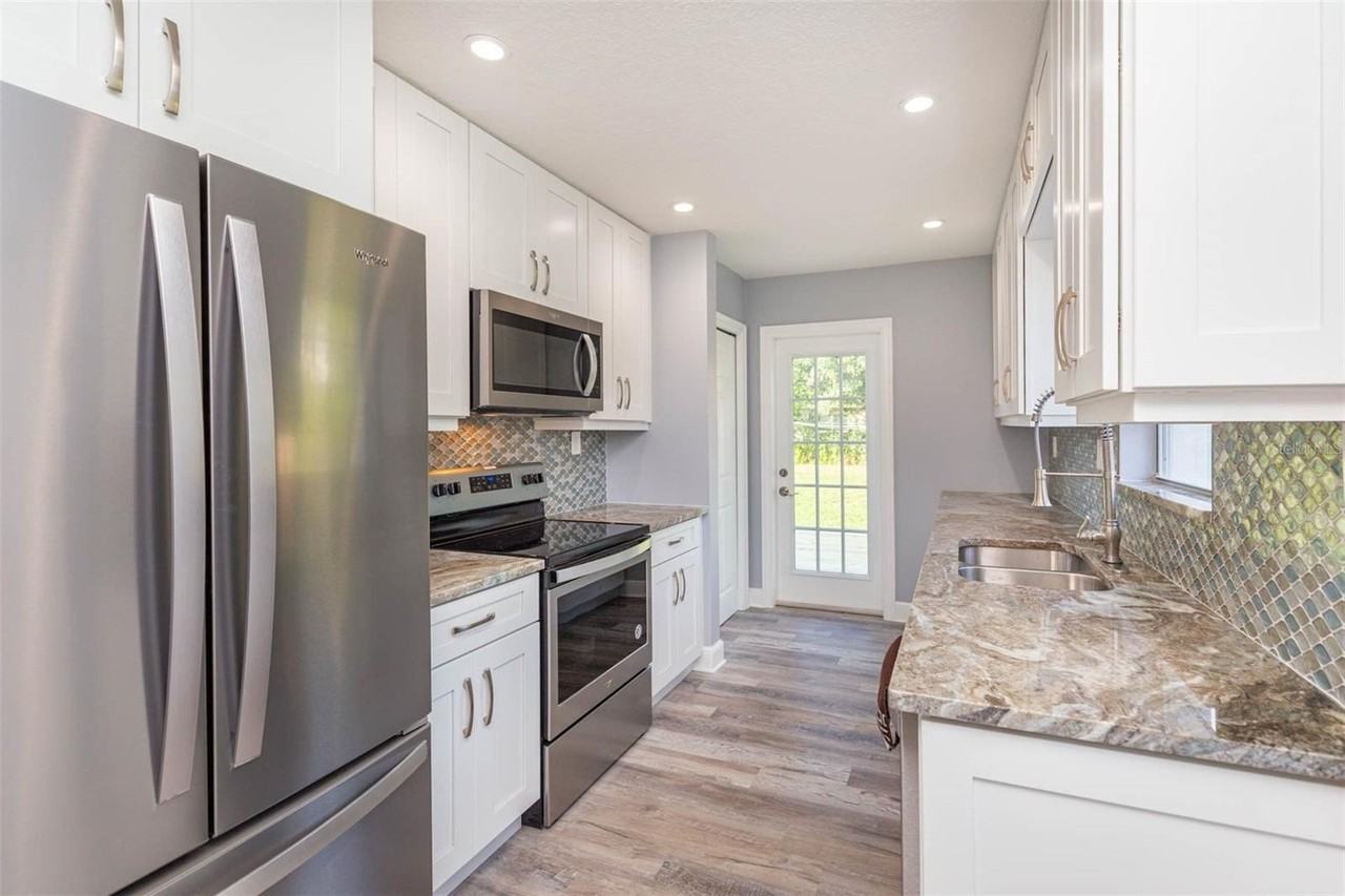 3911 W Tyson Ave - Photo 5 of 21