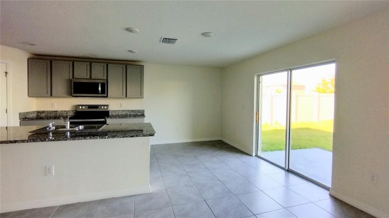 16702 Carlton Pond St - Photo 5 of 29