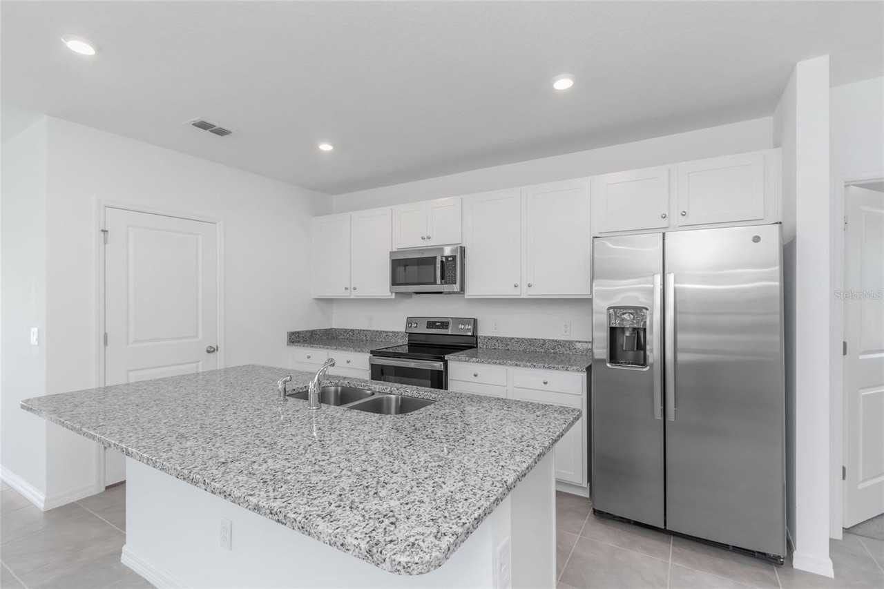 6773 Branham Mill Ct - Photo 2 of 19