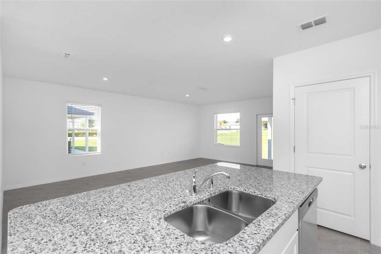 6773 Branham Mill Ct - Photo 4 of 19