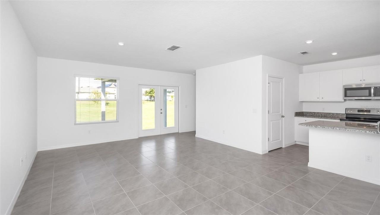 6773 Branham Mill Ct - Photo 7 of 19