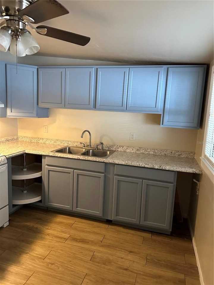 1111 Willow Ave - Photo 2 of 11