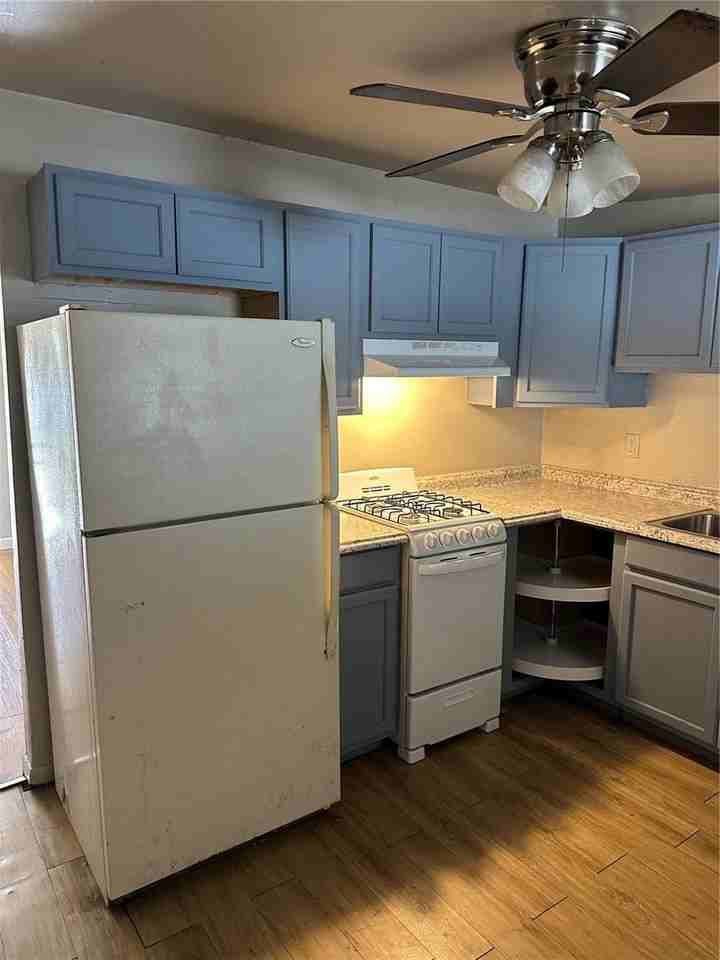 1111 Willow Ave - Photo 3 of 11