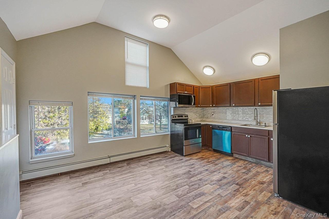 158 Oldfield Ave - Photo 3 of 18