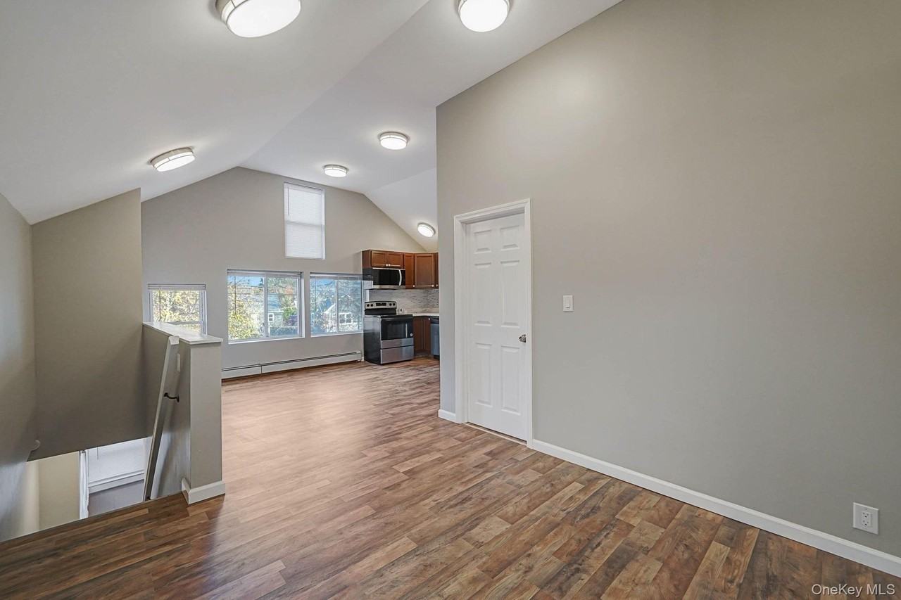 158 Oldfield Ave - Photo 5 of 18