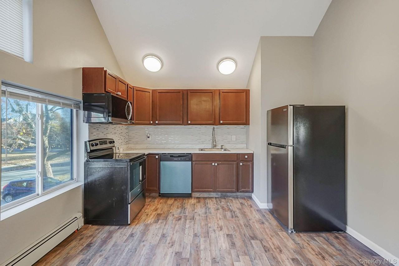 158 Oldfield Ave - Photo 7 of 18