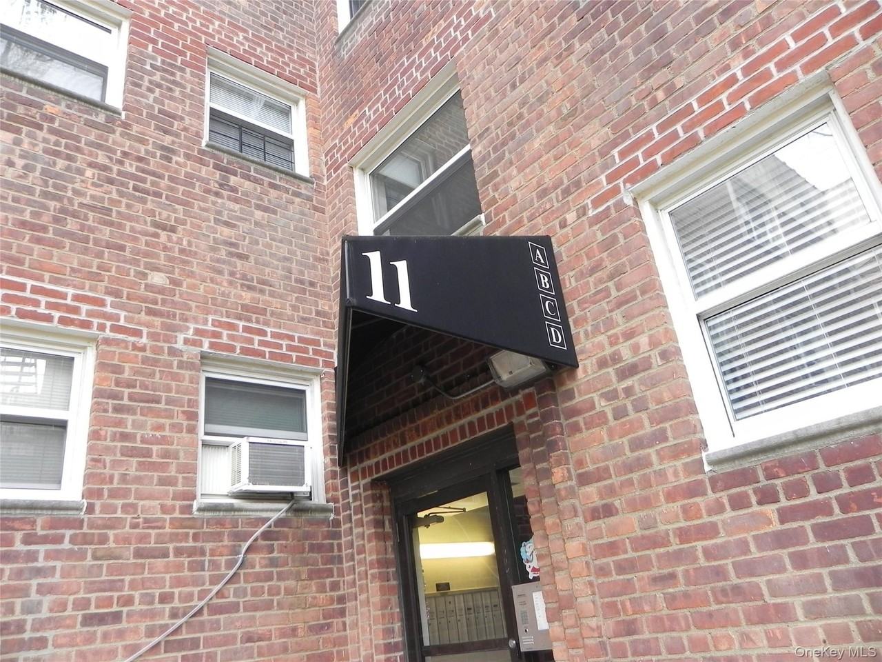 11 Schenck Ave #2D - Photo 2 of 12