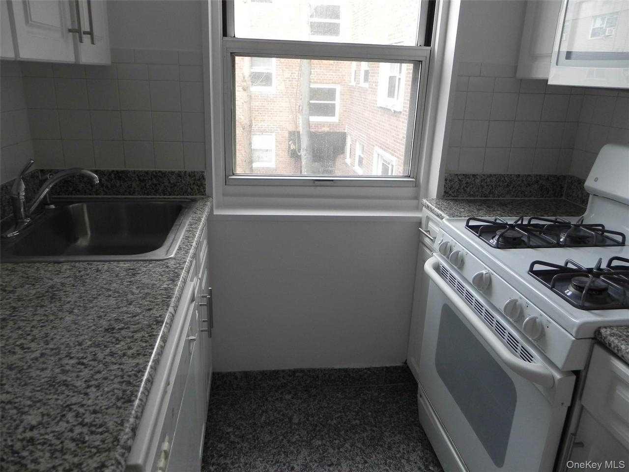 11 Schenck Ave #2D - Photo 6 of 12