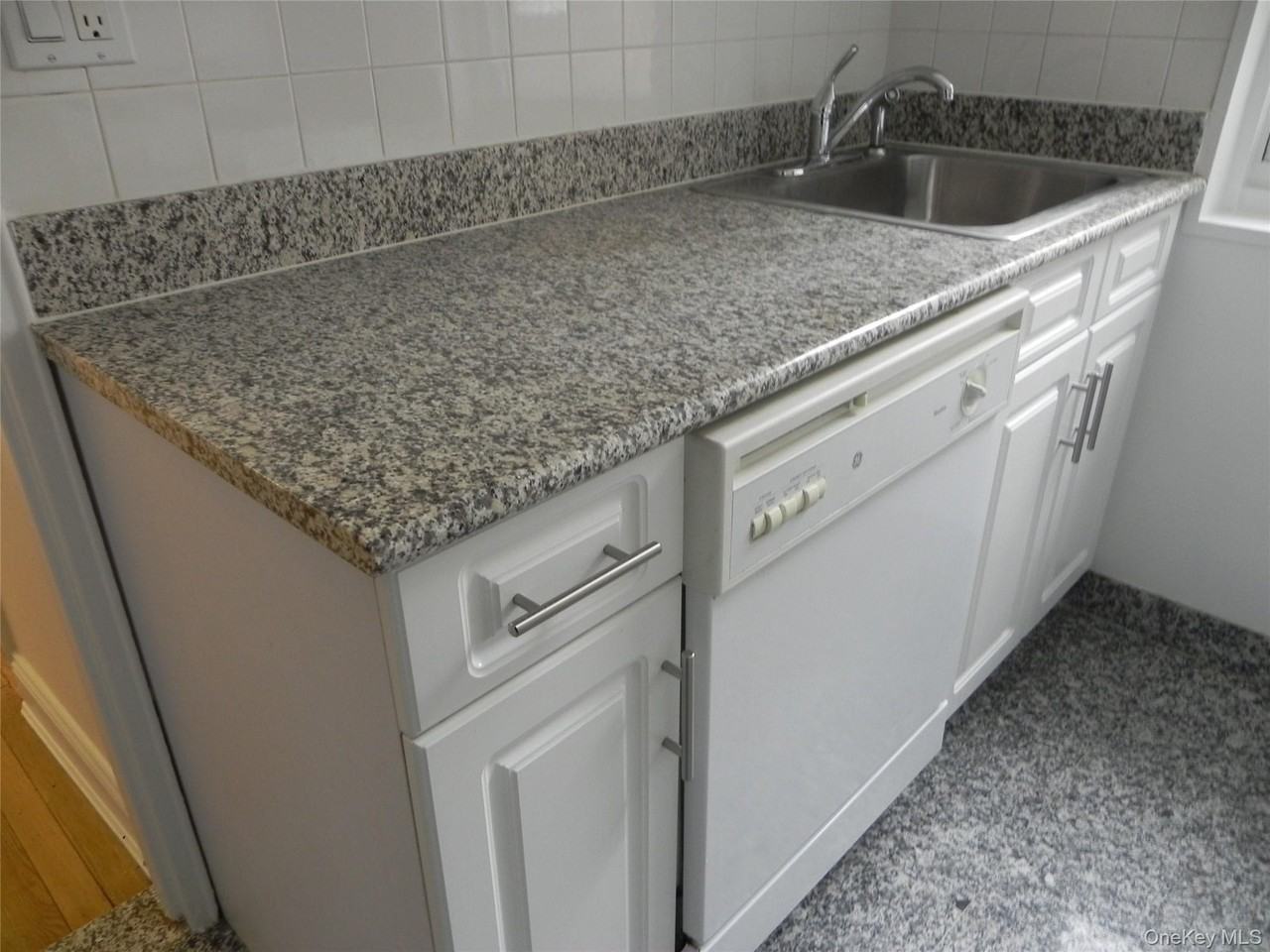 11 Schenck Ave #2D - Photo 7 of 12